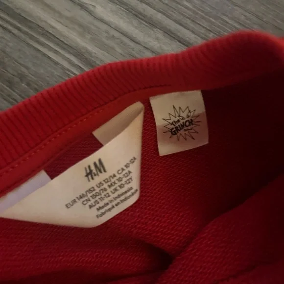 H&M Red Grinch Graphic Sweatshirt size 12/14 - Picture 3 of 4